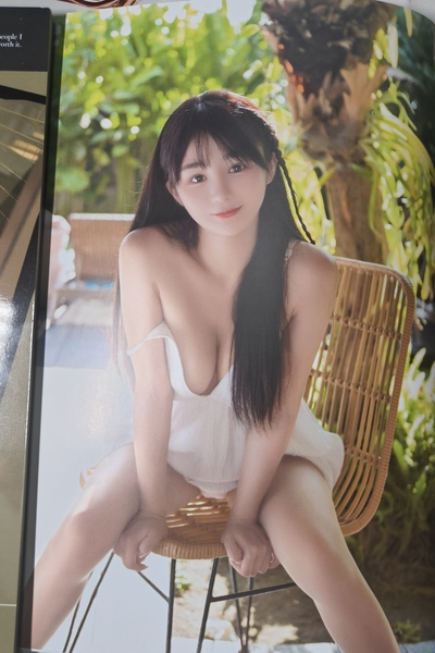 桜井宁宁 白色吊带连衣裙 户外藤椅自然光写真